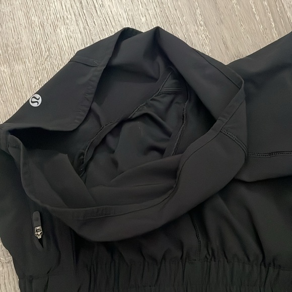 Lululemon athletic shorts size 8 - Picture 4 of 5